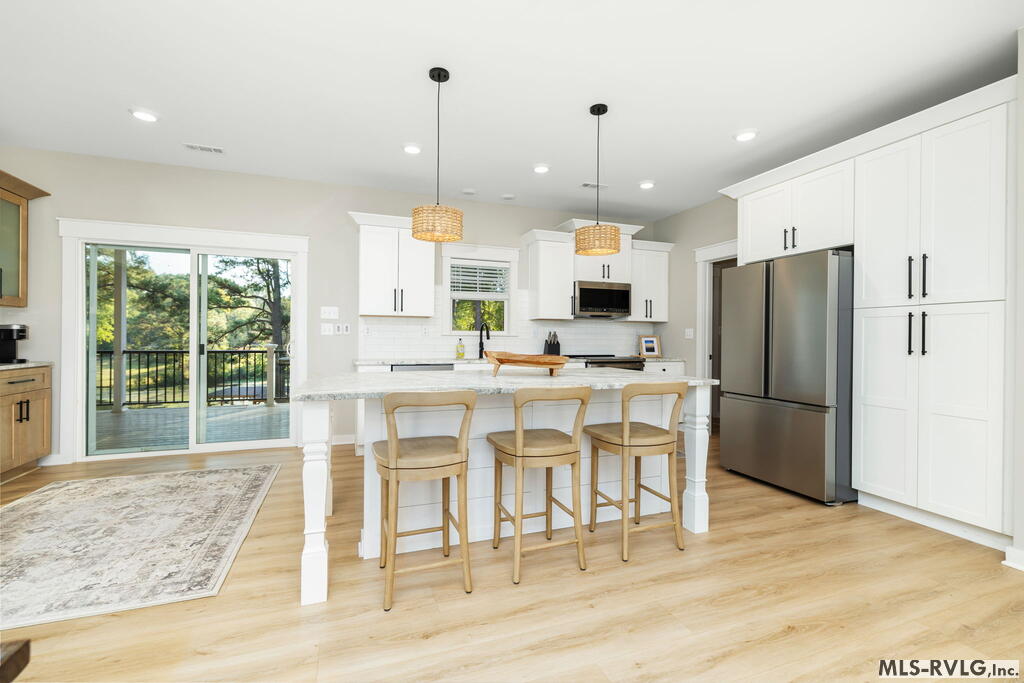 100 Cove Manor