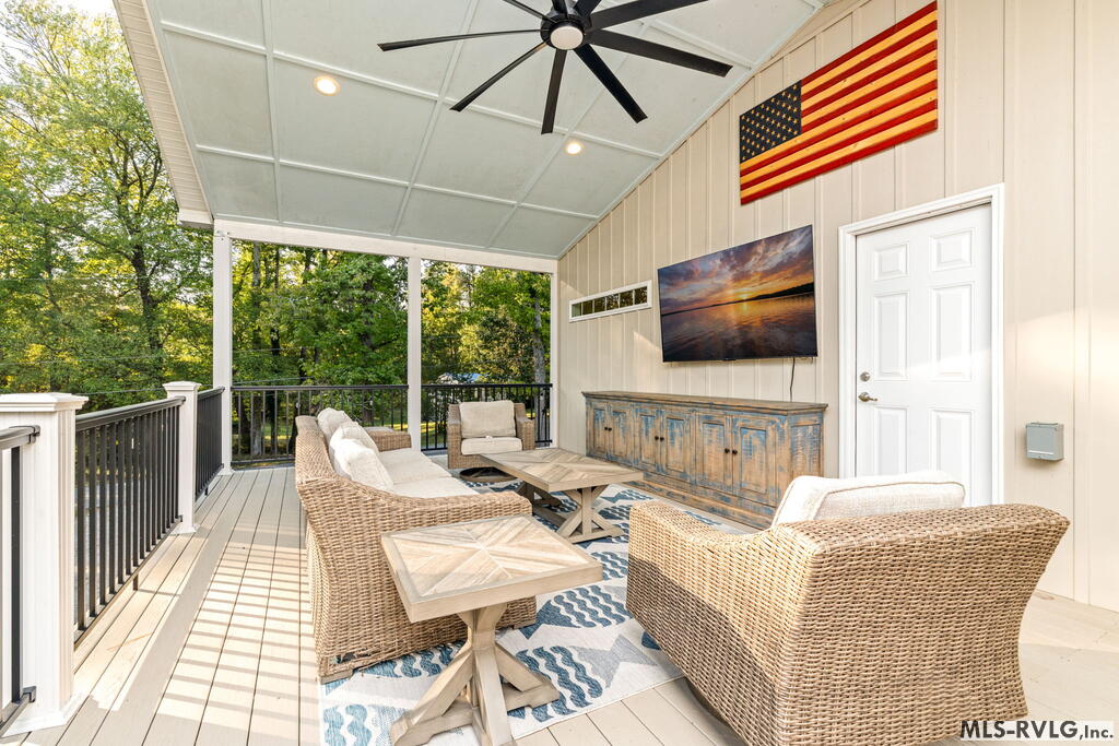 100 Cove Manor
