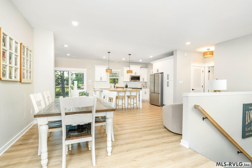 100 Cove Manor