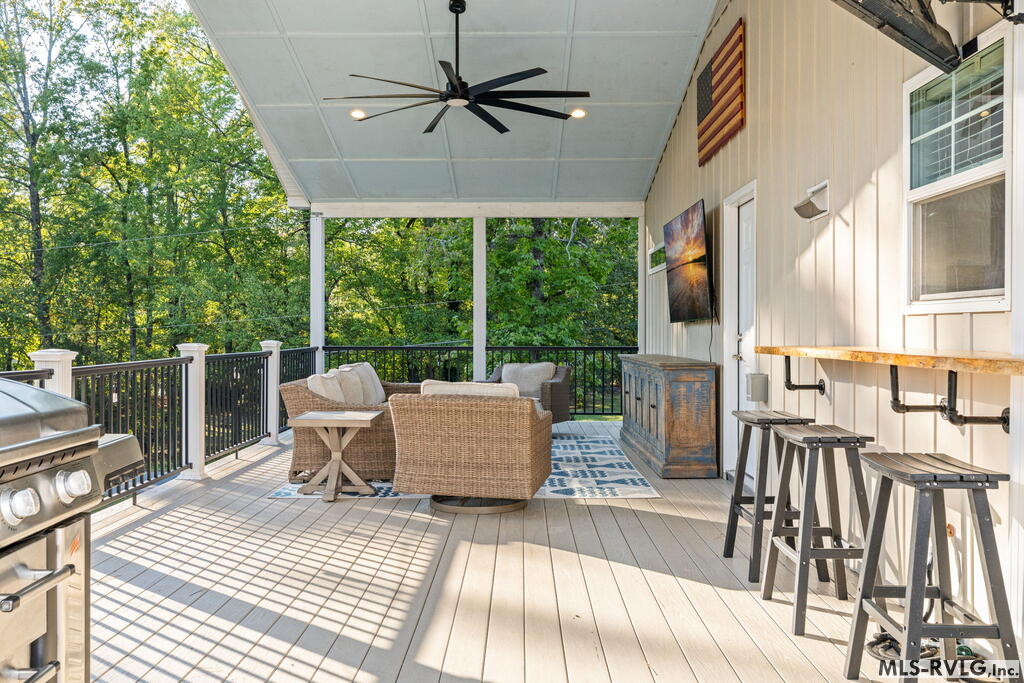 100 Cove Manor