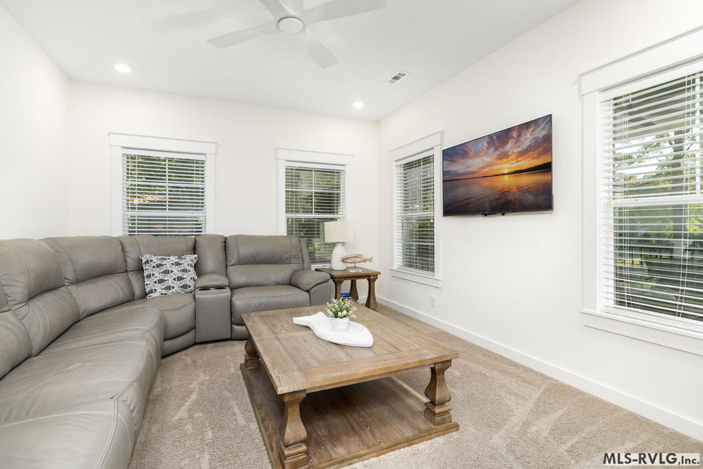 100 Cove Manor