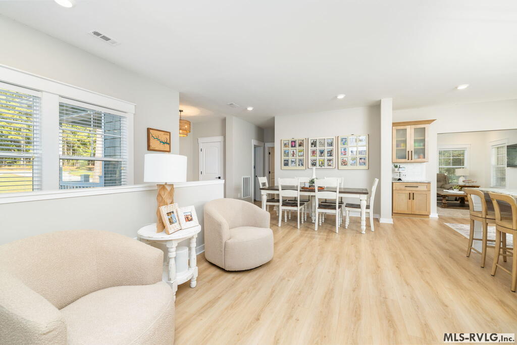 100 Cove Manor