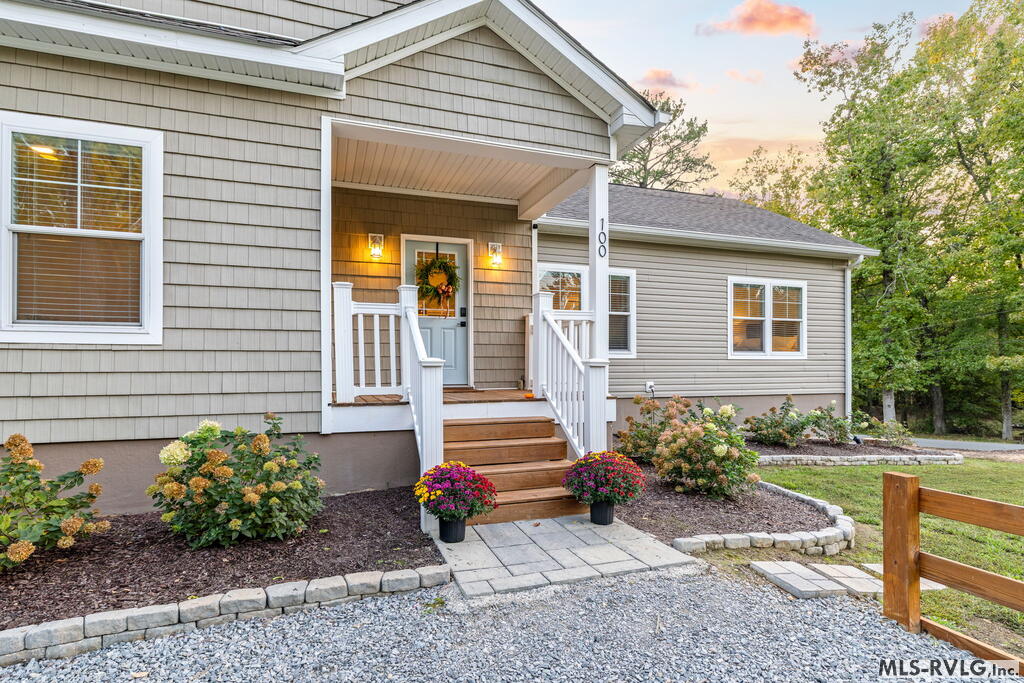 100 Cove Manor