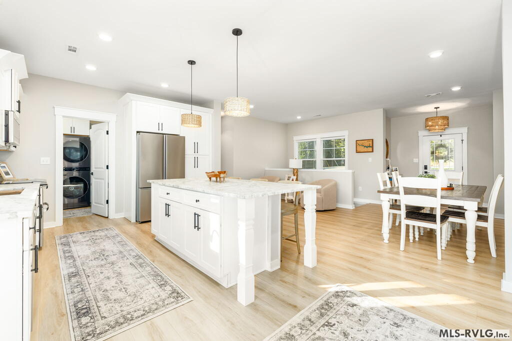 100 Cove Manor