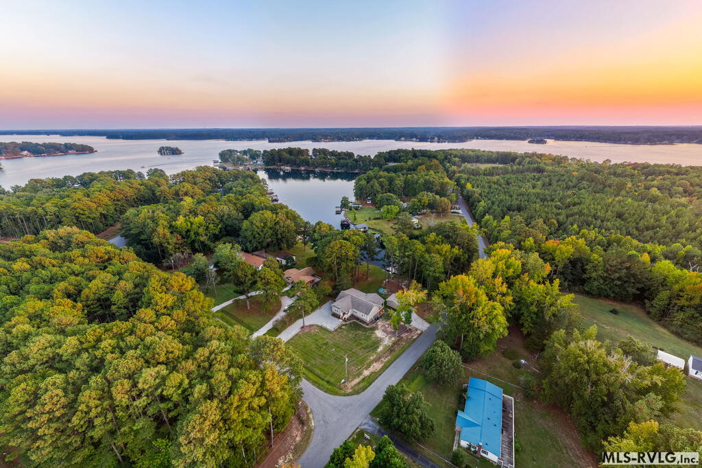 100 Cove Manor