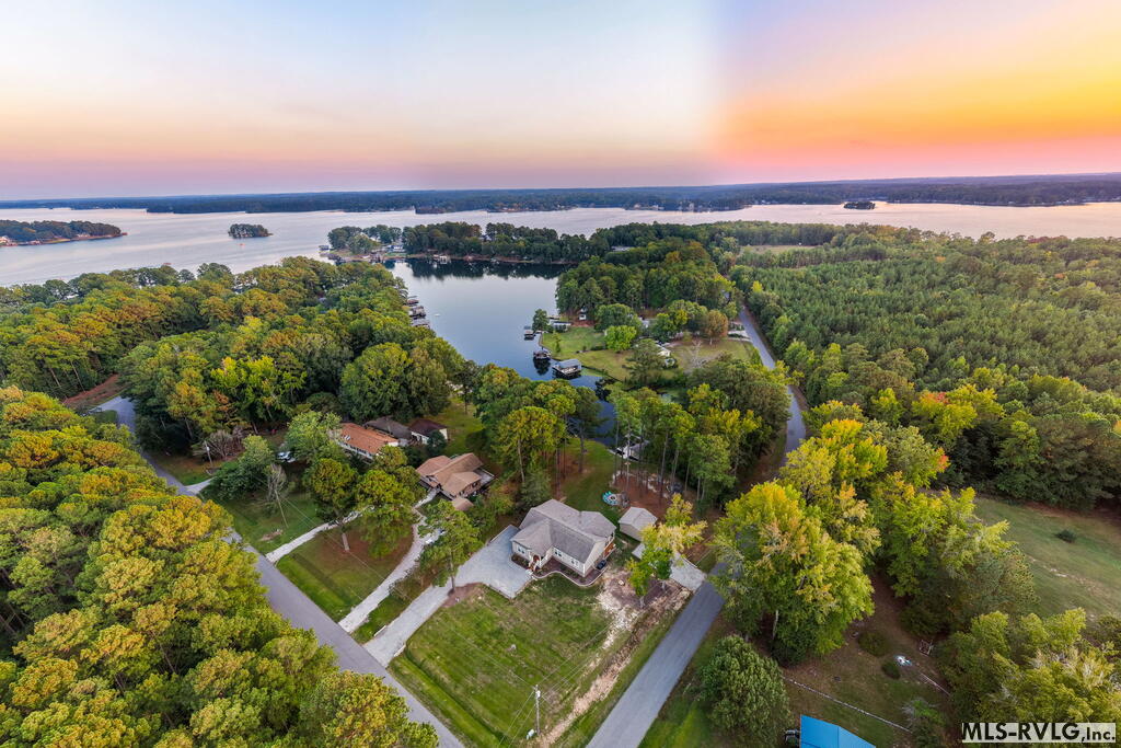 100 Cove Manor