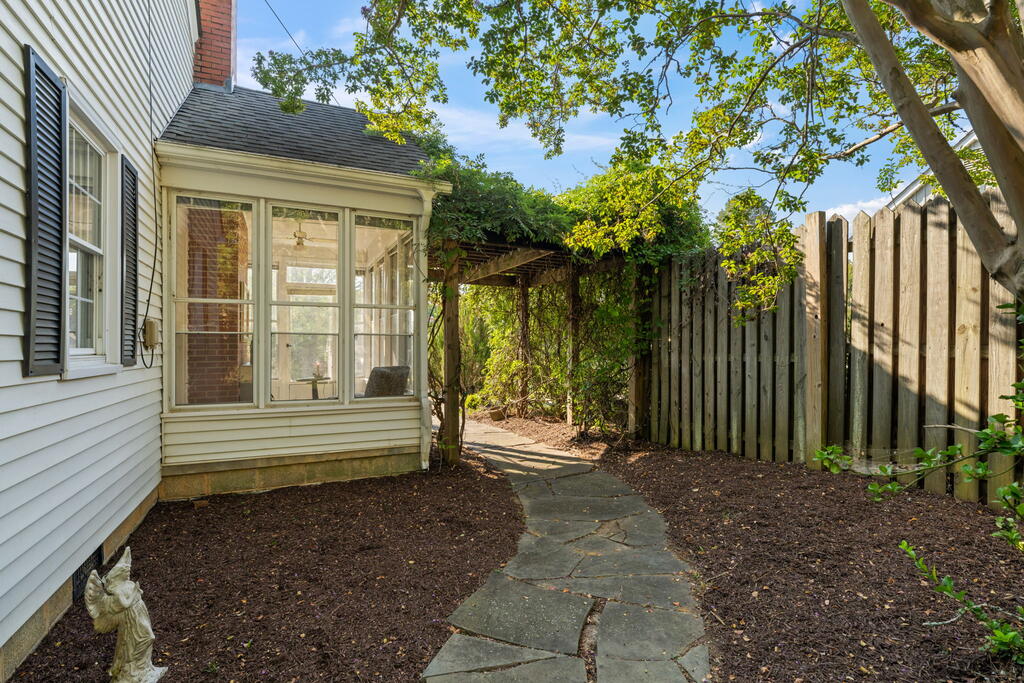 118 Shiney Rock Road