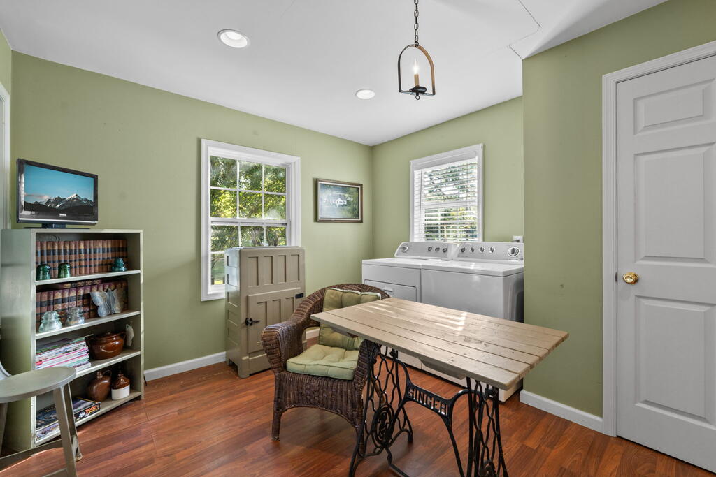 118 Shiney Rock Road