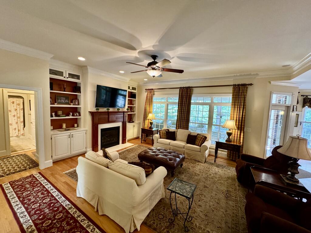 207 Sir Peyton Drive