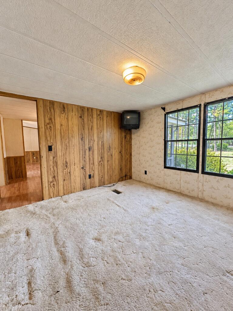 34 Lakeside Drive