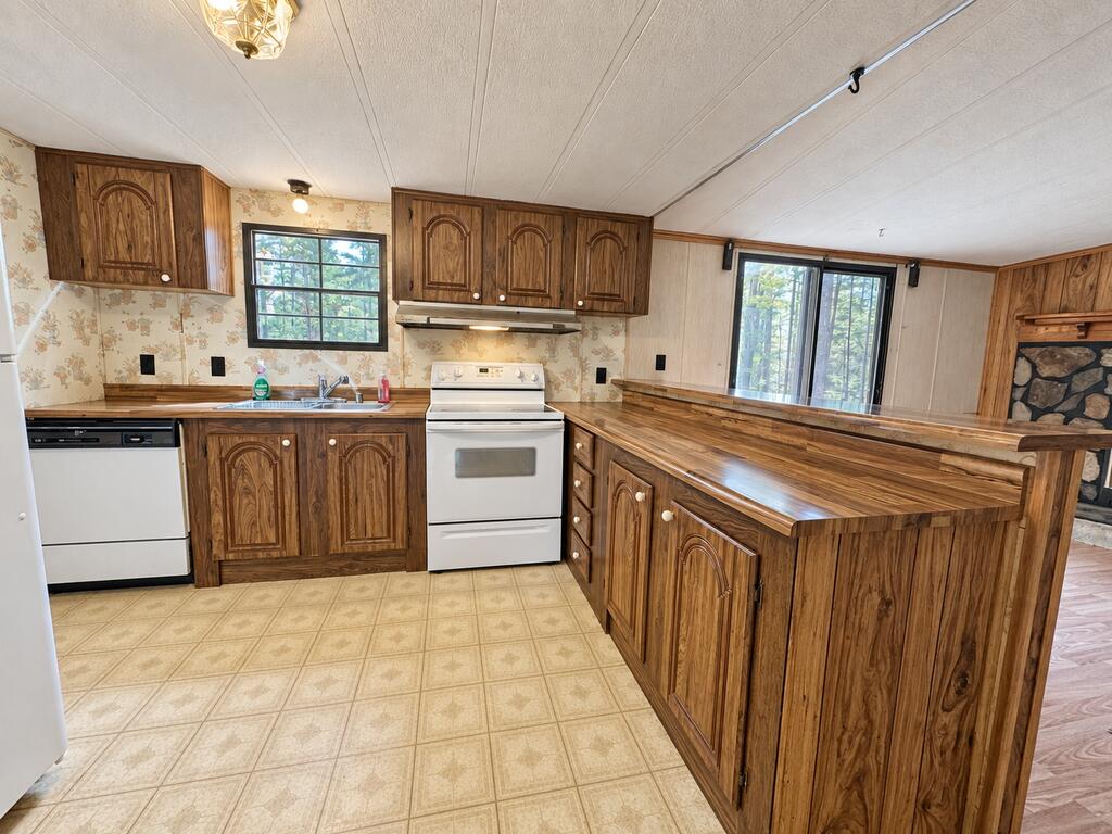 34 Lakeside Drive