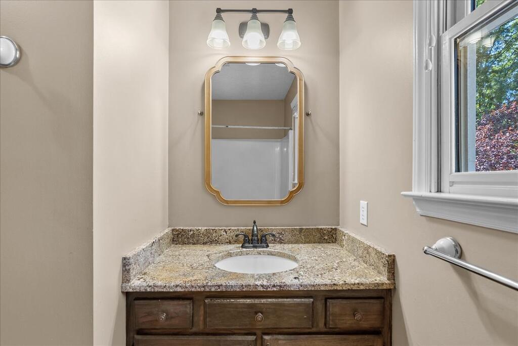 1016 Fox Den Trail