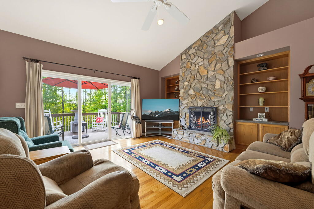295 Eastland Creek Road