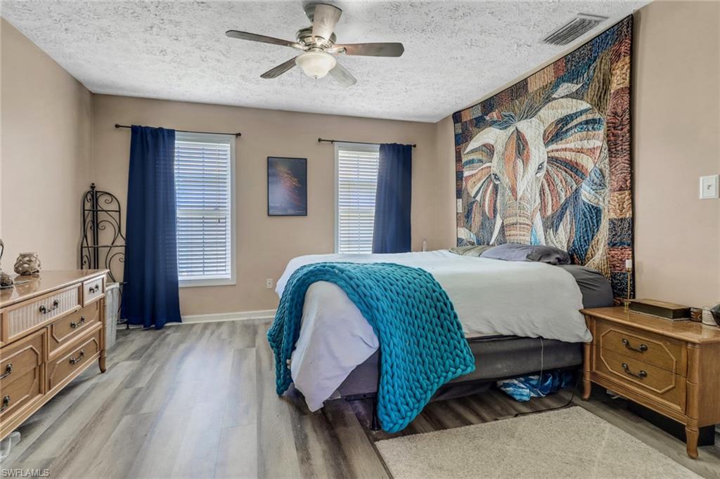 398 Leawood CIR