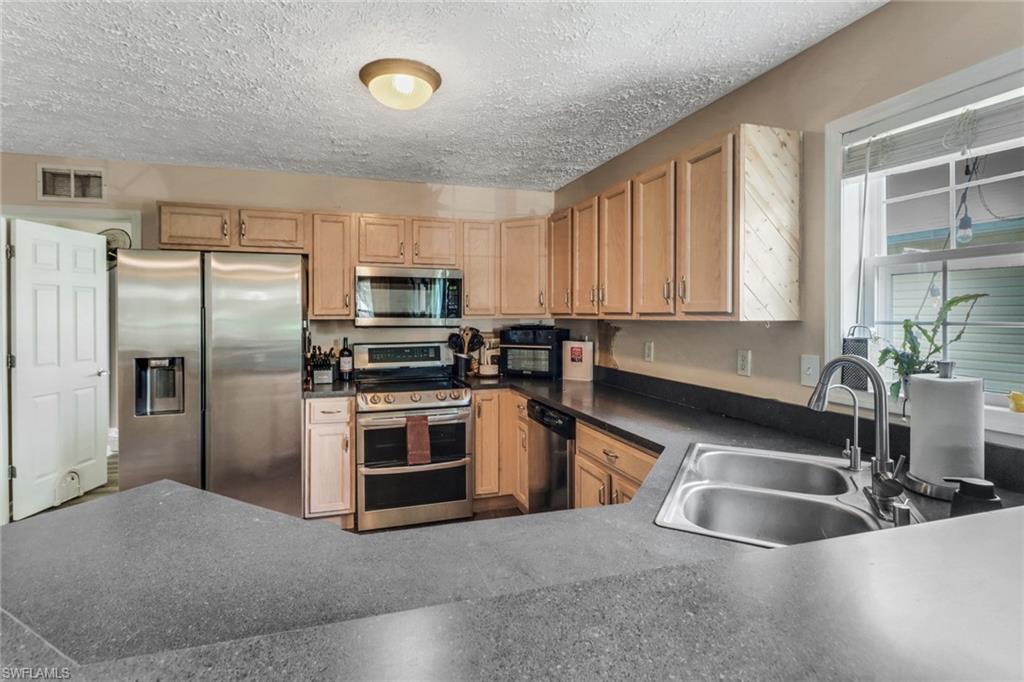 398 Leawood CIR