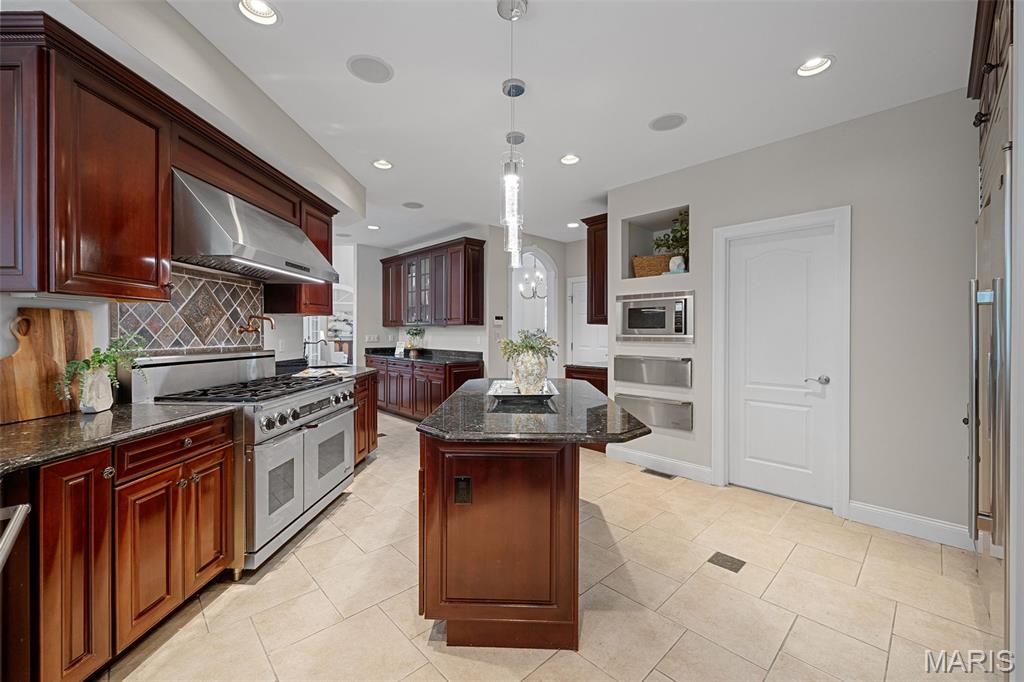 11 Summerhill Ln