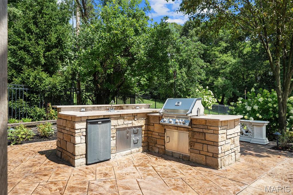 11 Summerhill Ln
