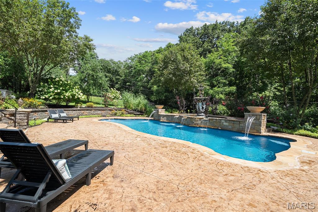 11 Summerhill Ln