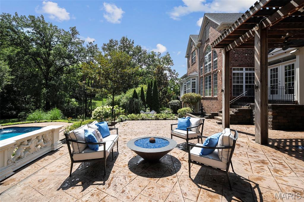 11 Summerhill Ln