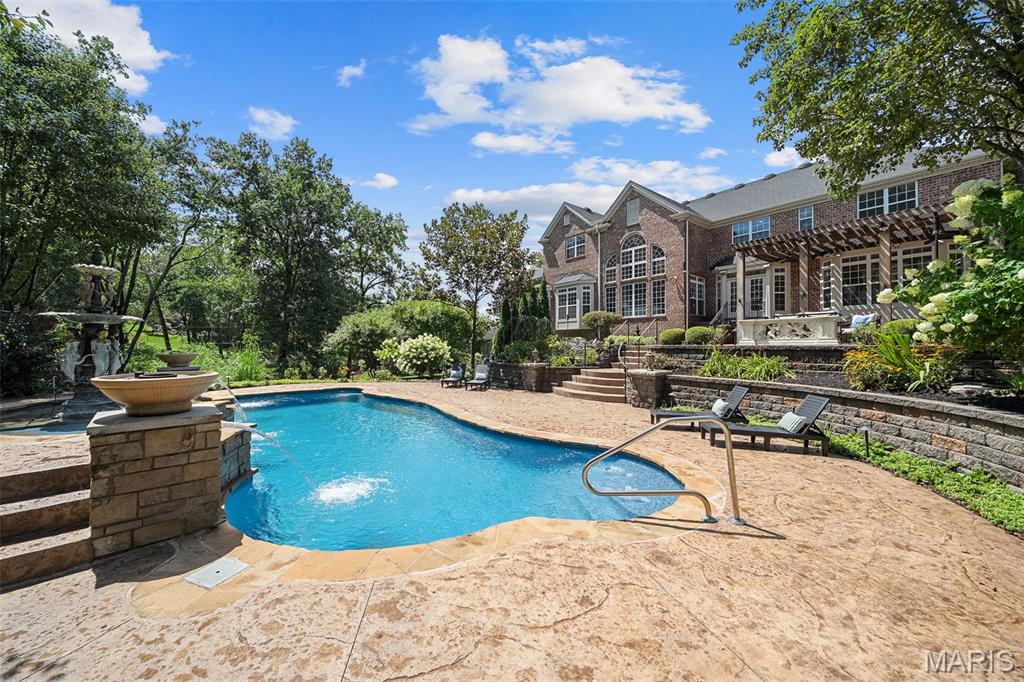 11 Summerhill Ln
