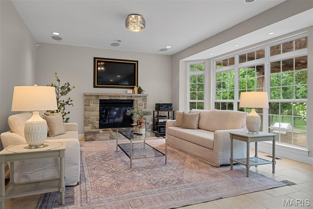 11 Summerhill Ln