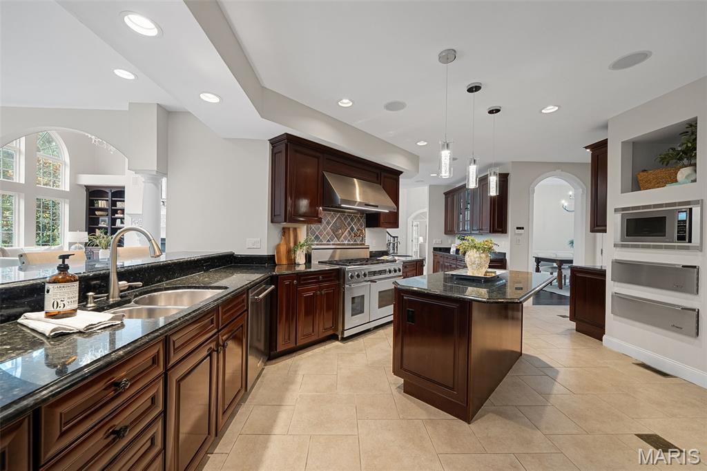 11 Summerhill Ln