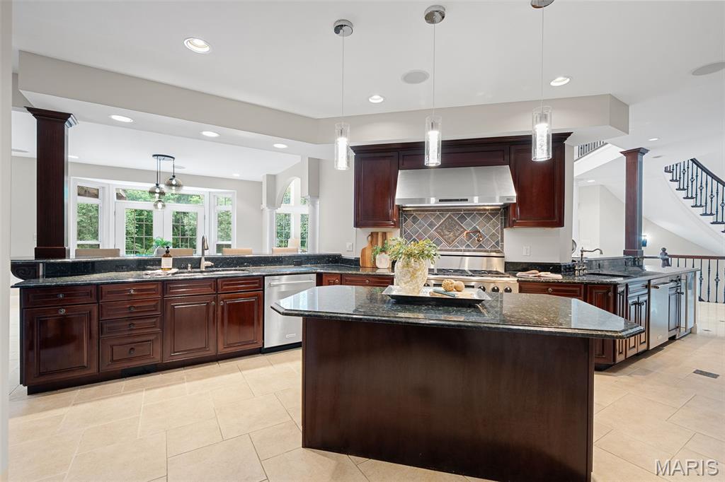 11 Summerhill Ln