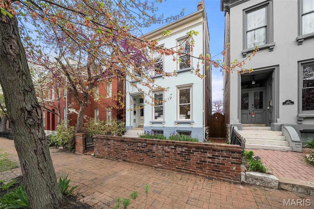 1909 Lasalle Street