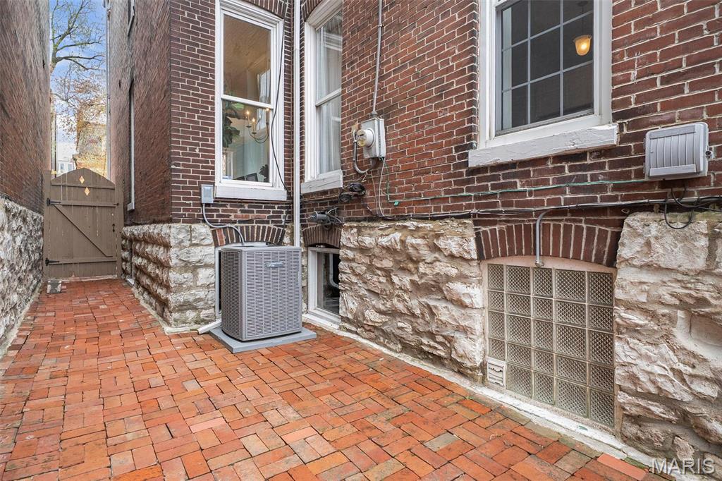 1909 Lasalle Street