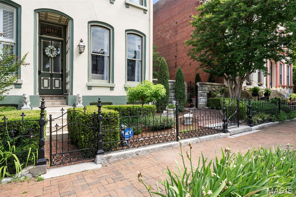 1911 Hickory Street