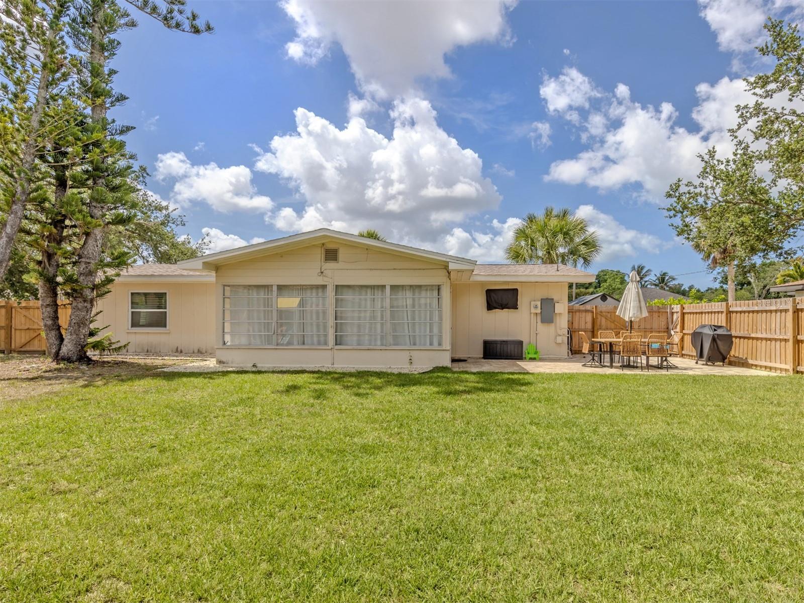 929 CYPRESS AVE