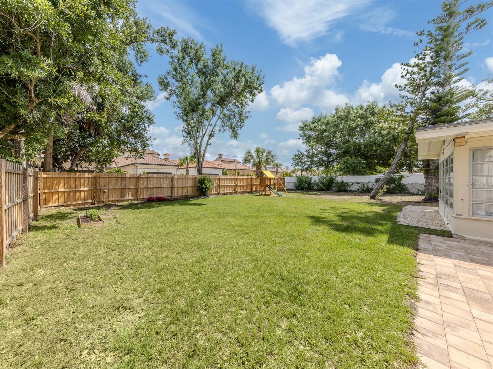 929 CYPRESS AVE