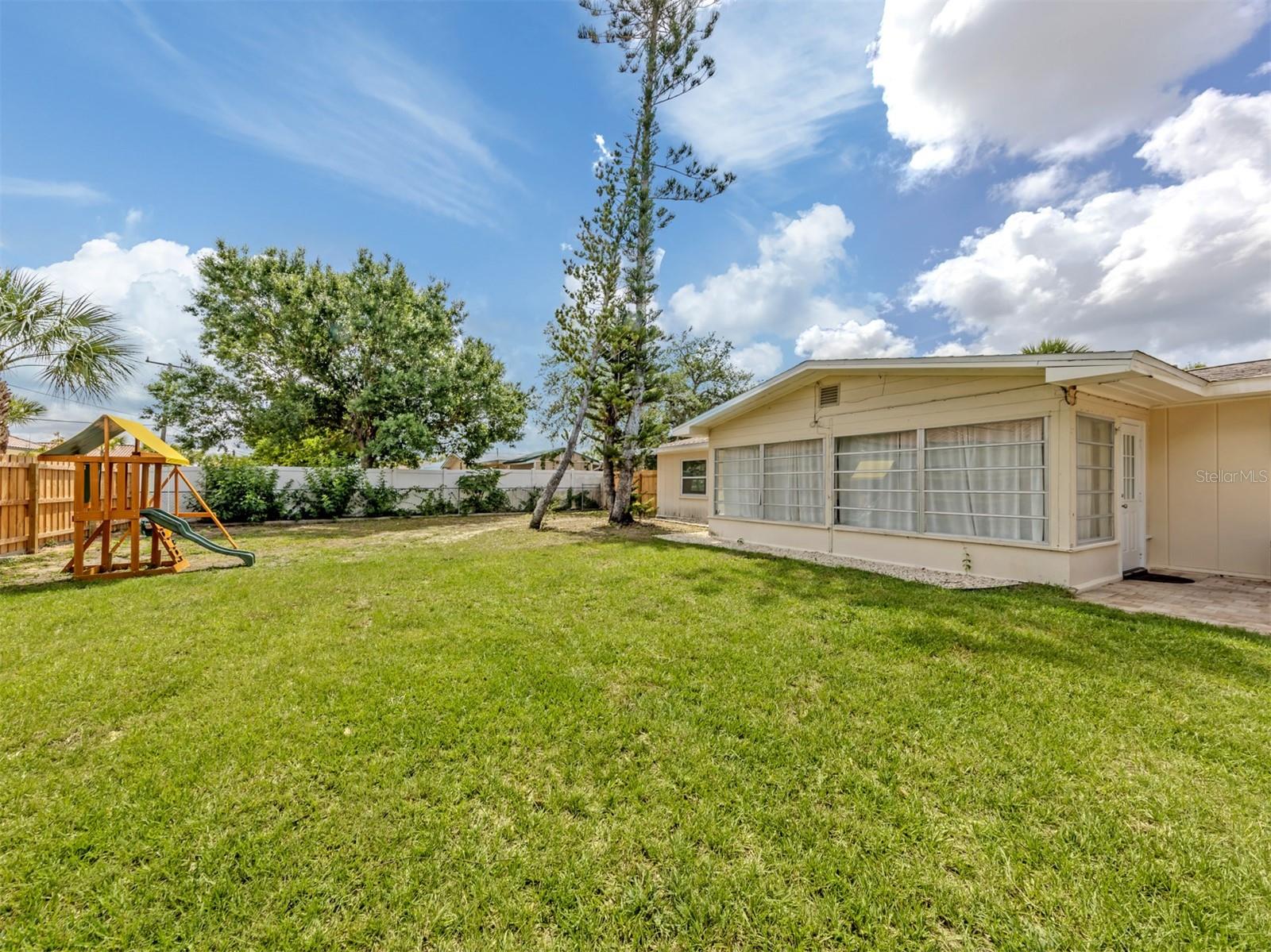 929 CYPRESS AVE