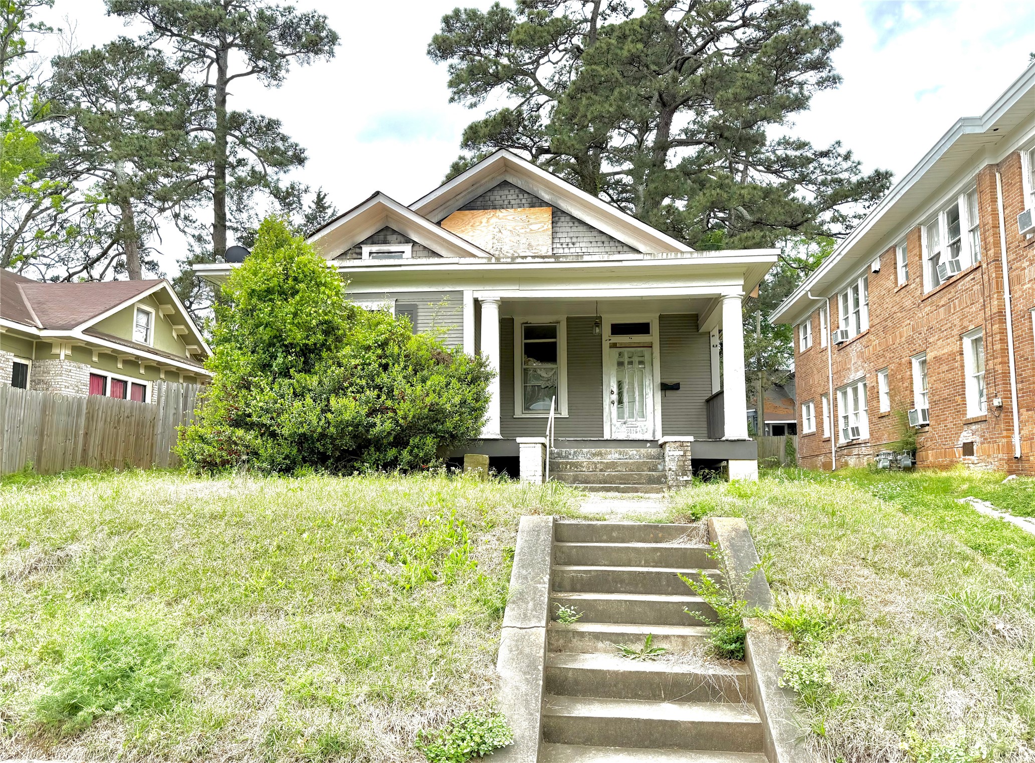 2418 Pinehurst Boulevard