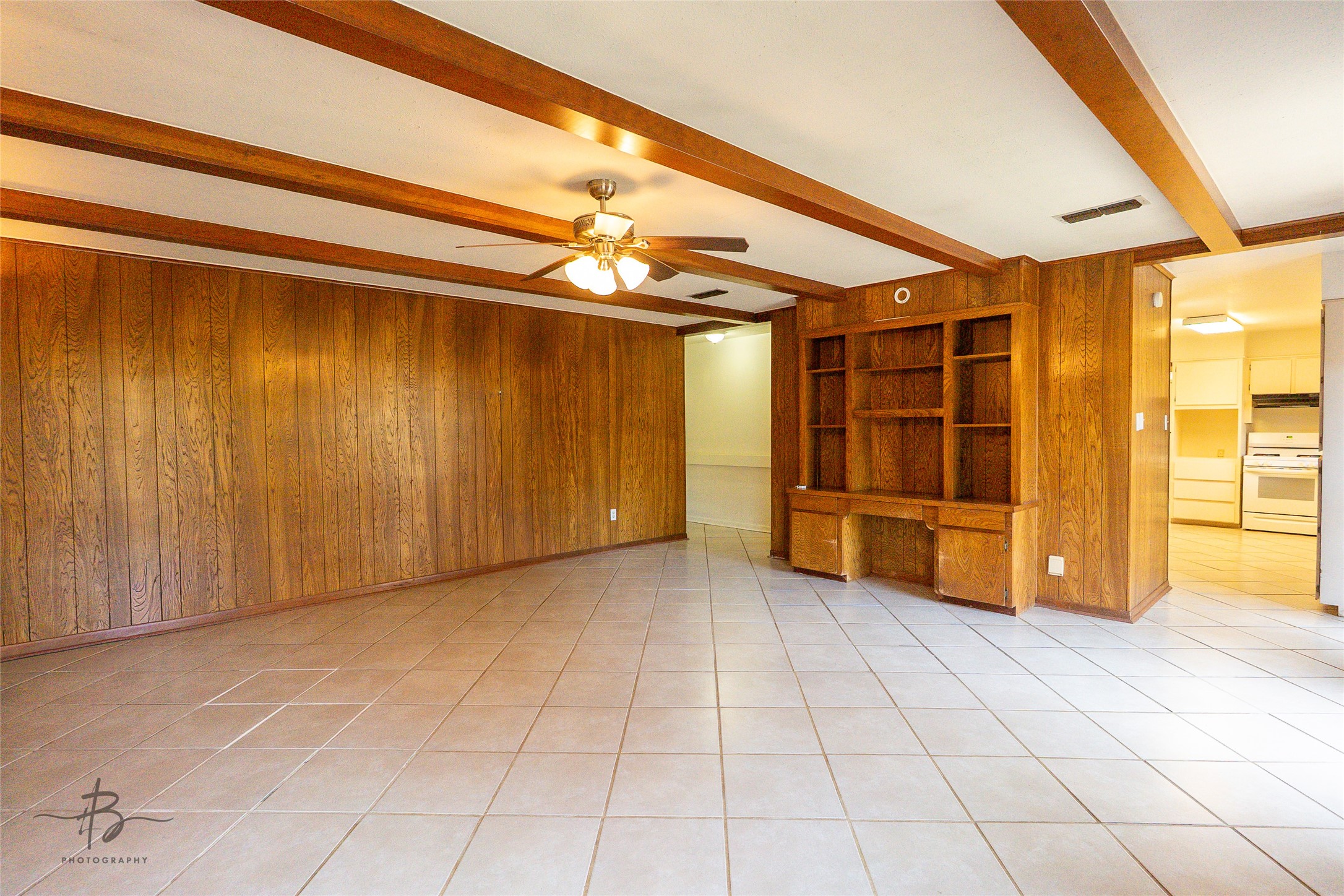 2605 Lakeway Drive