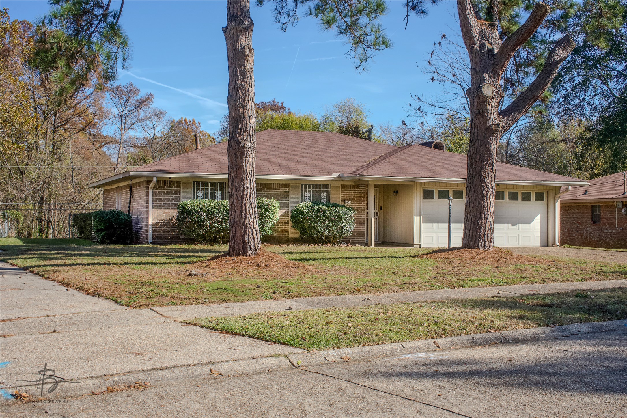 2605 Lakeway Drive