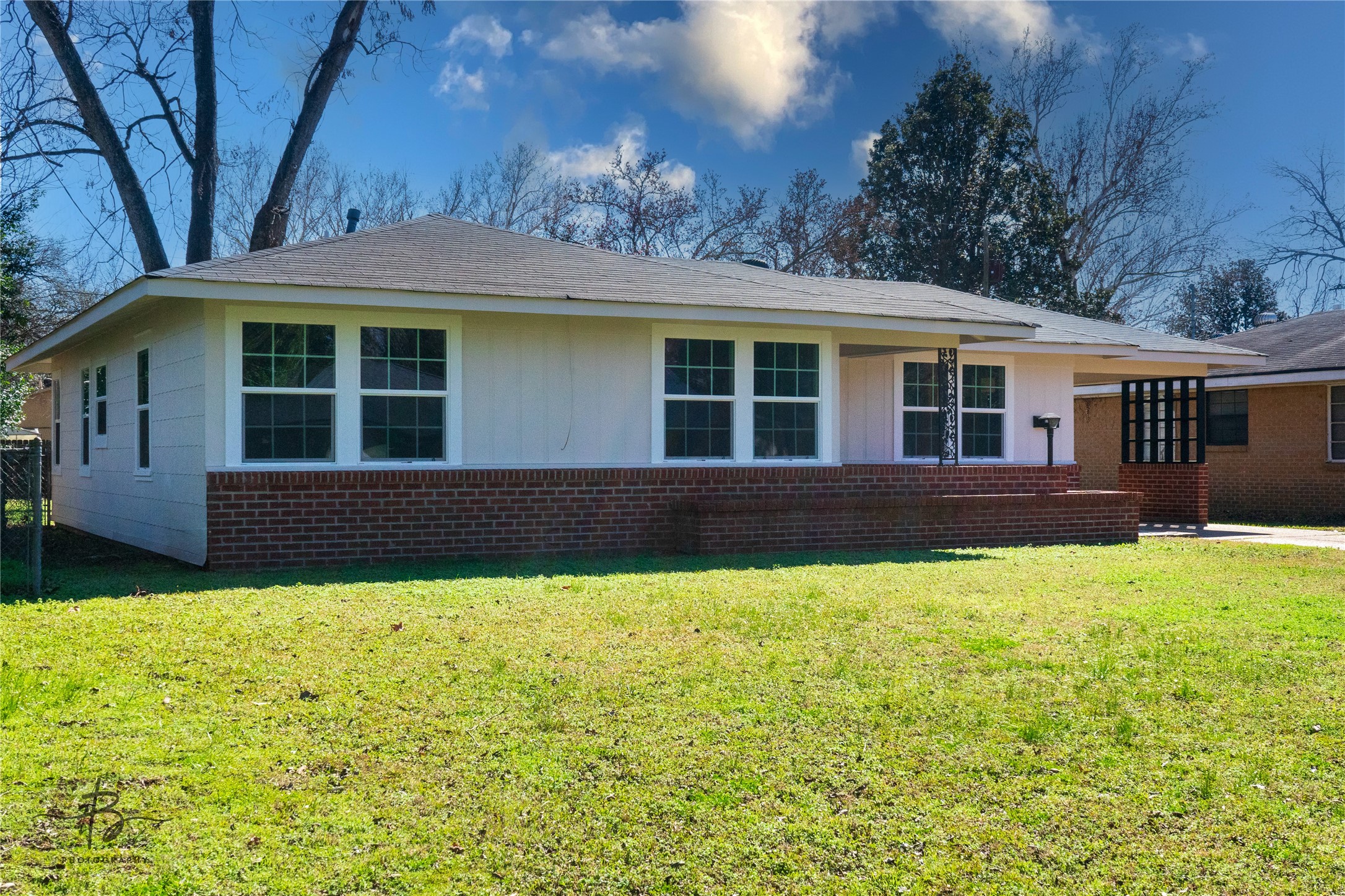 851 Martha Lane