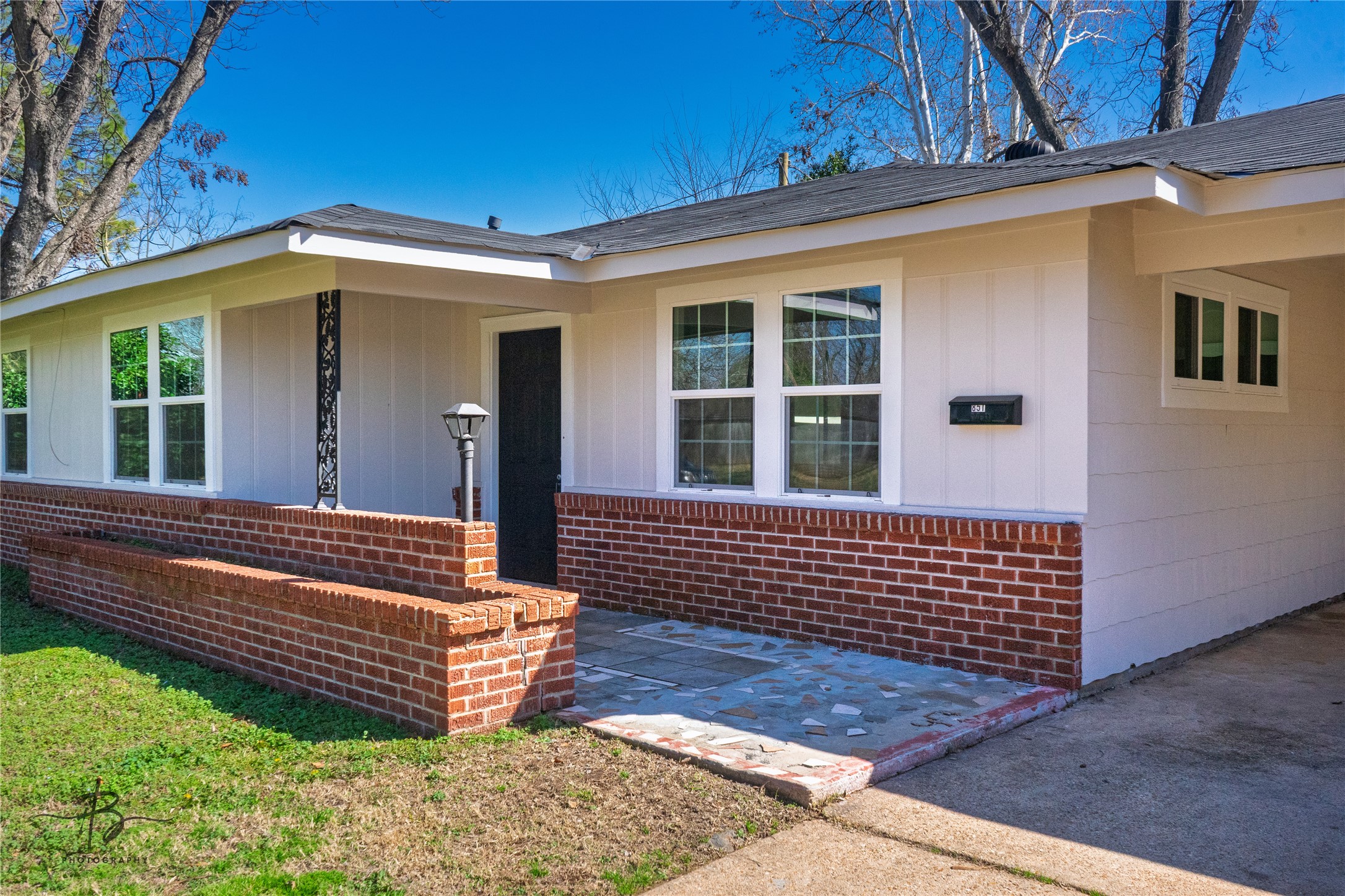851 Martha Lane