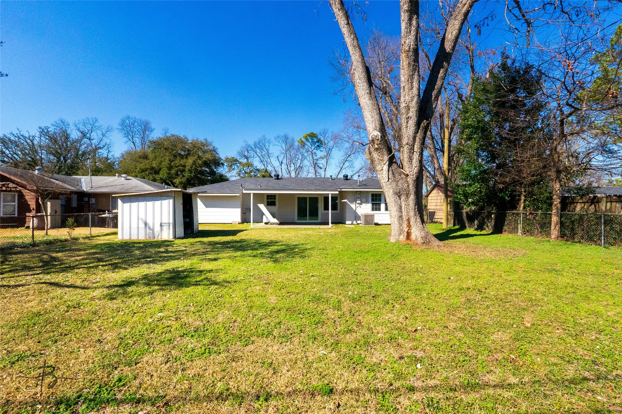851 Martha Lane