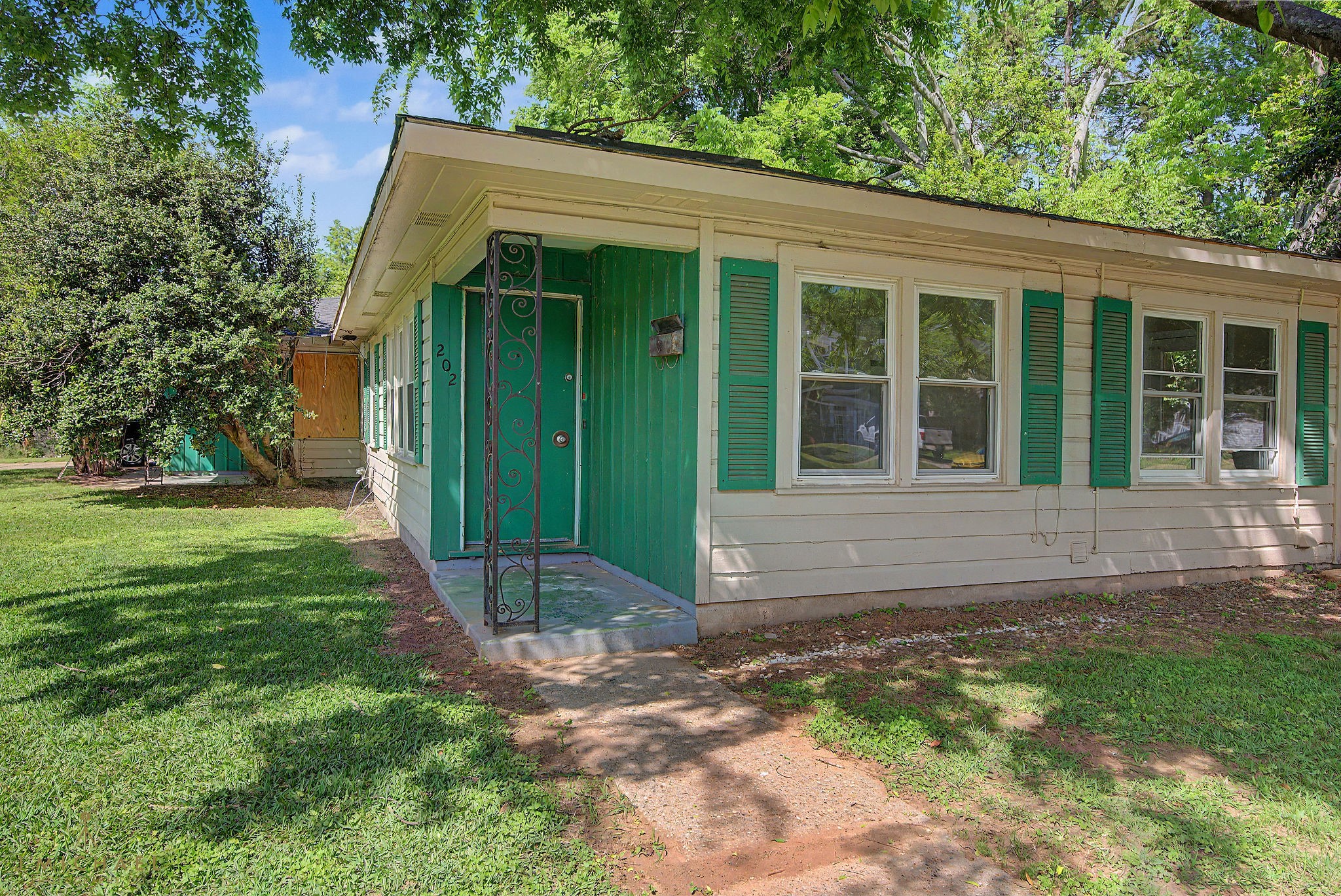 202 E Linden Street