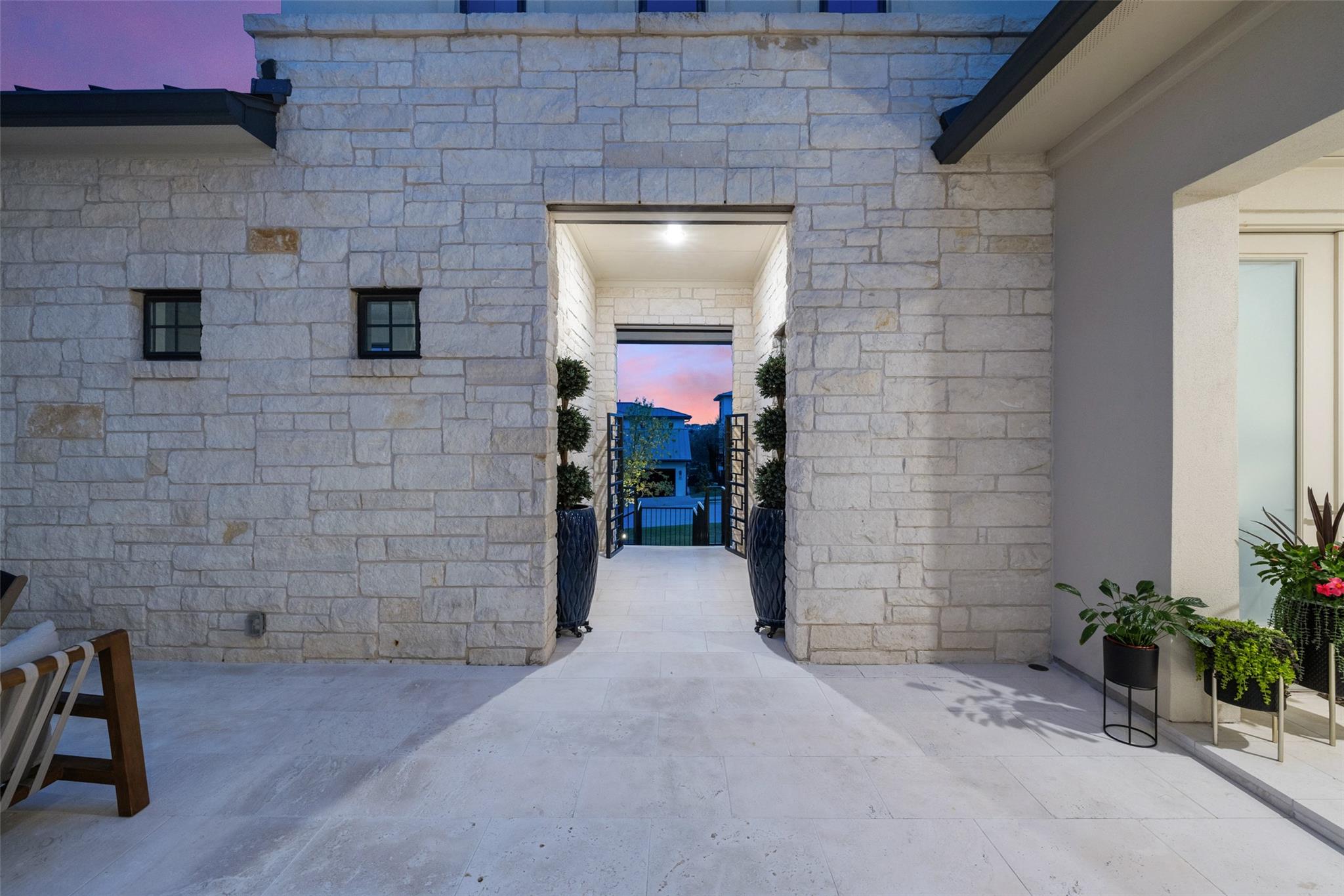 105 Bisset CT