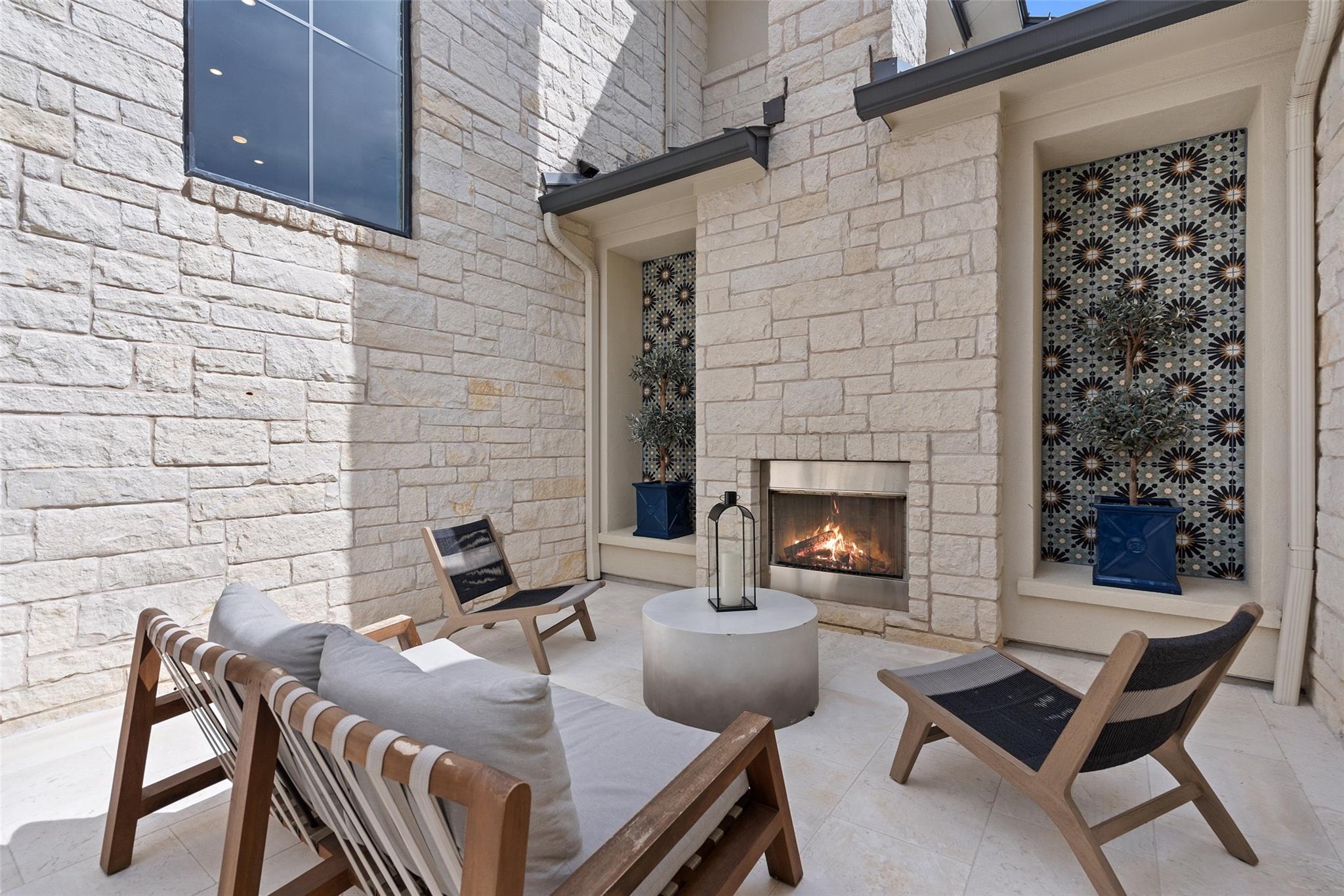 105 Bisset CT