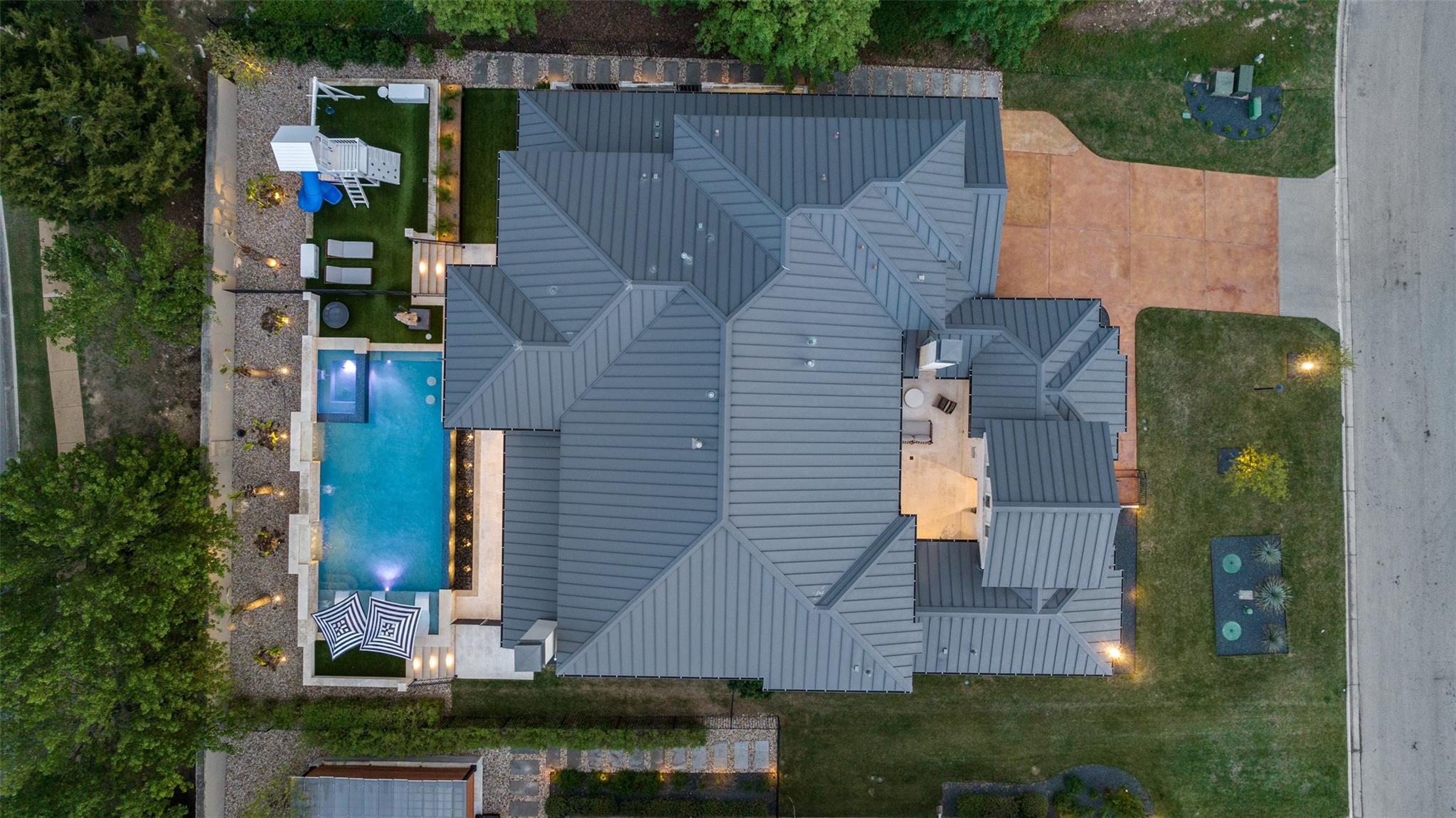 105 Bisset CT