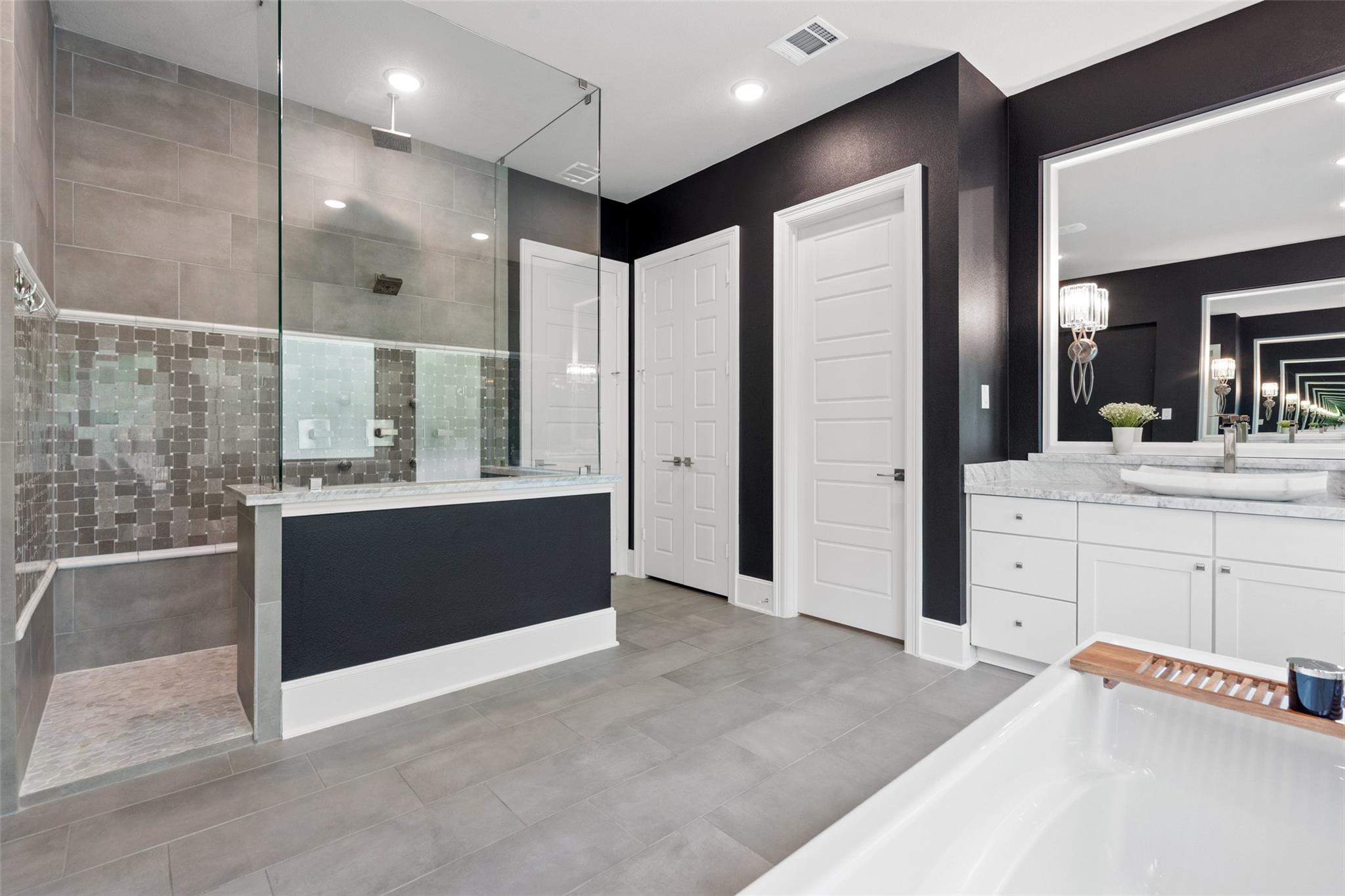 105 Bisset CT