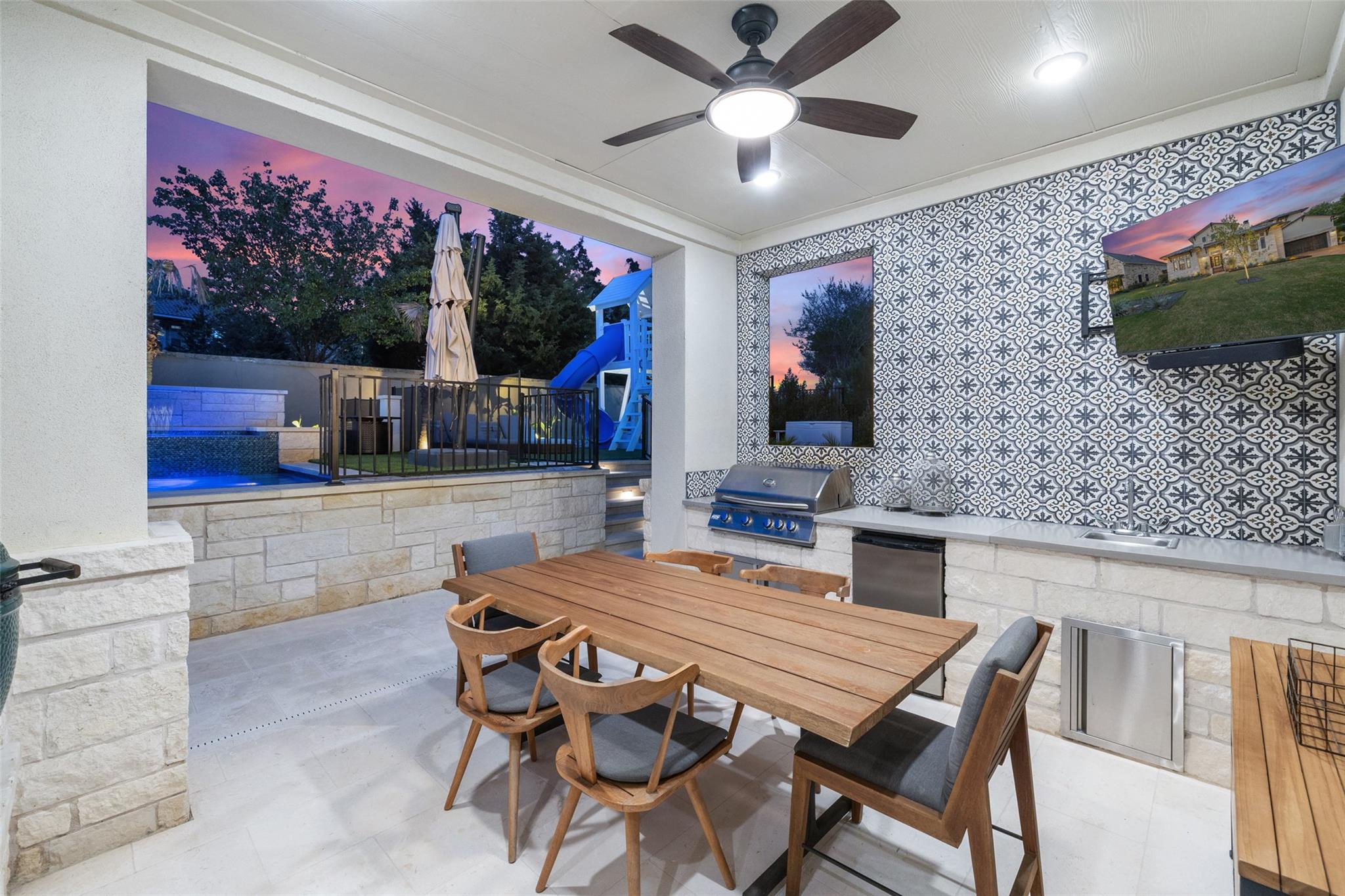 105 Bisset CT