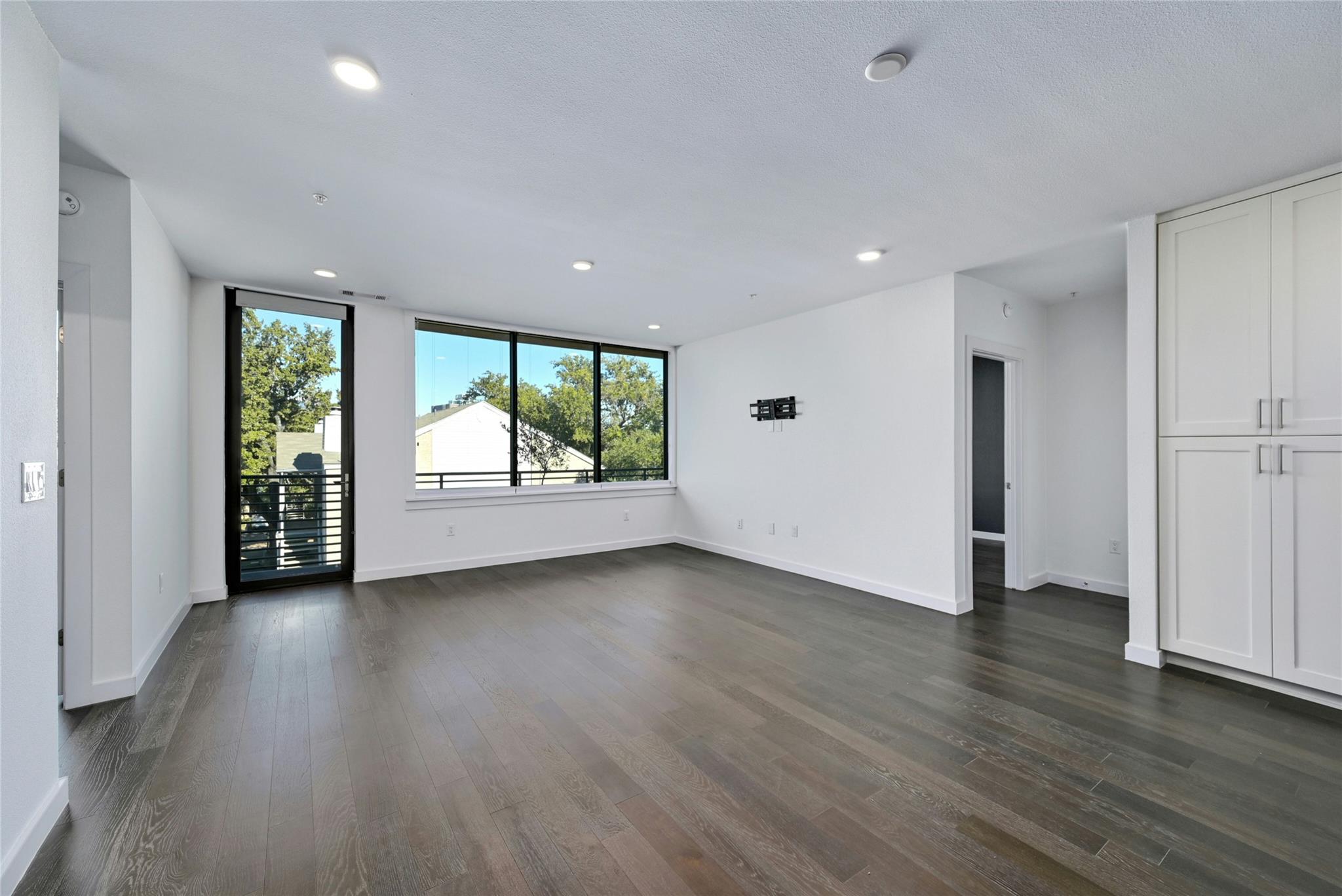 900 S 1st ST # 403