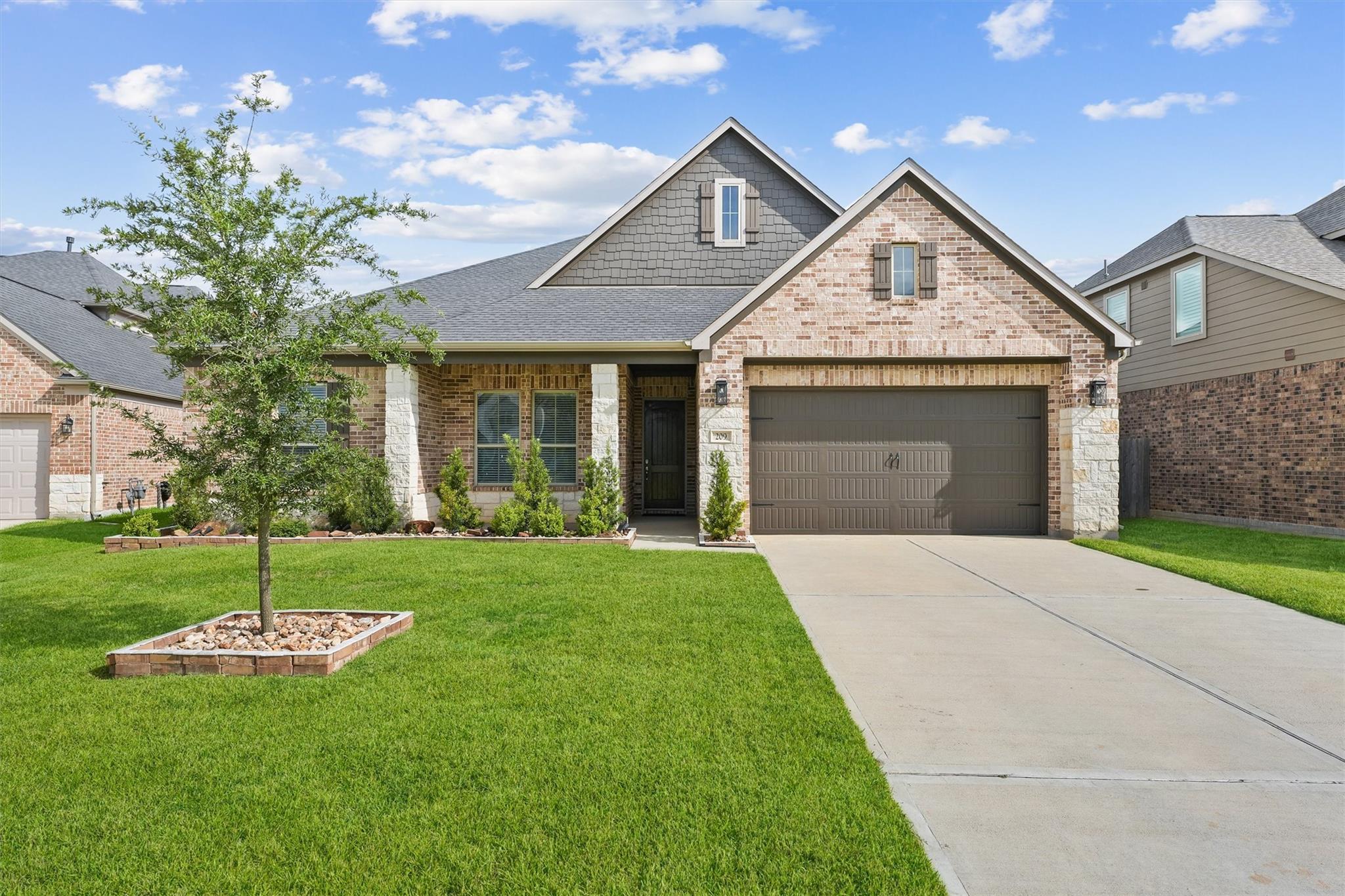 209 Bright Bluff Cir