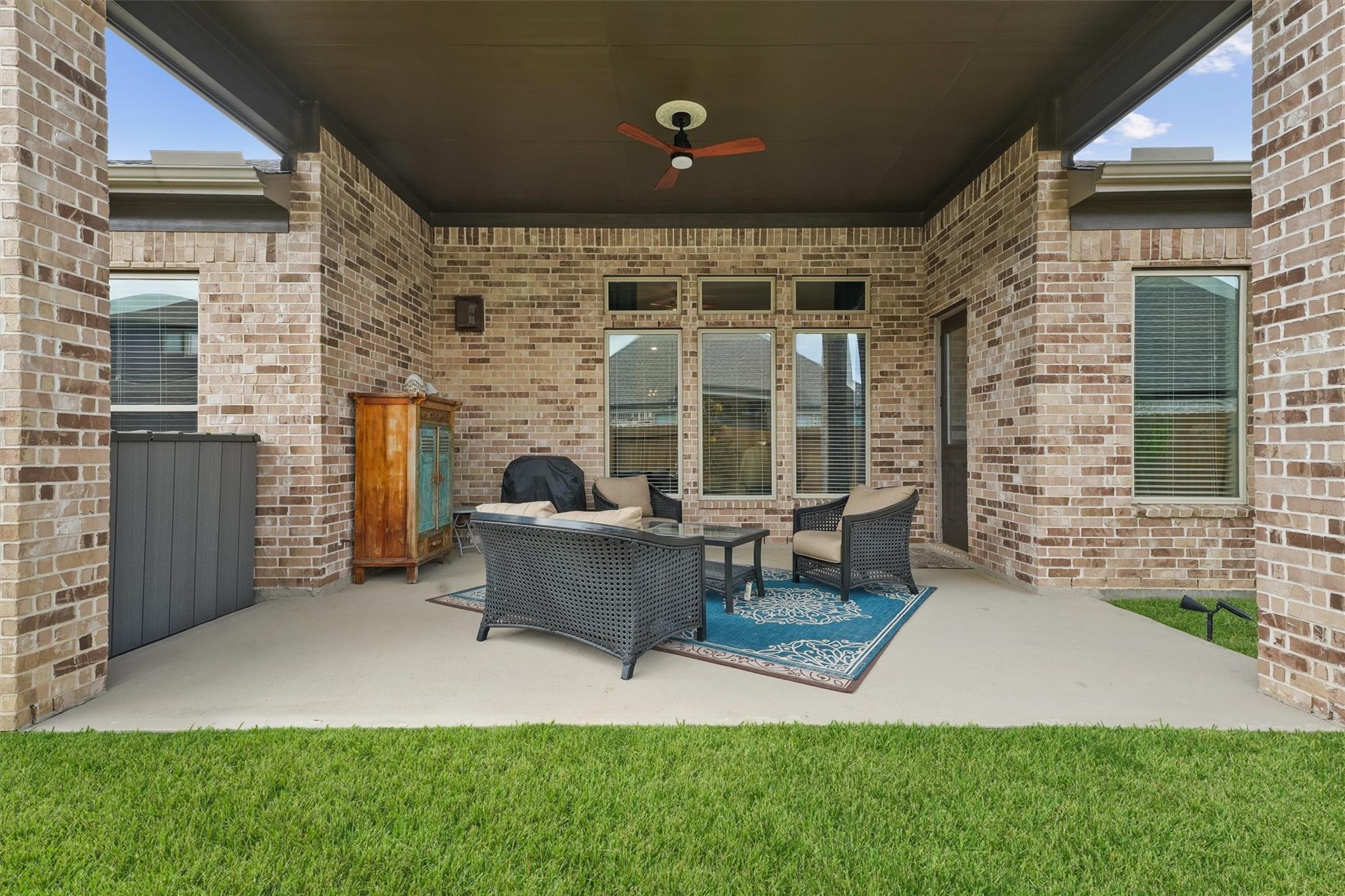 209 Bright Bluff Cir