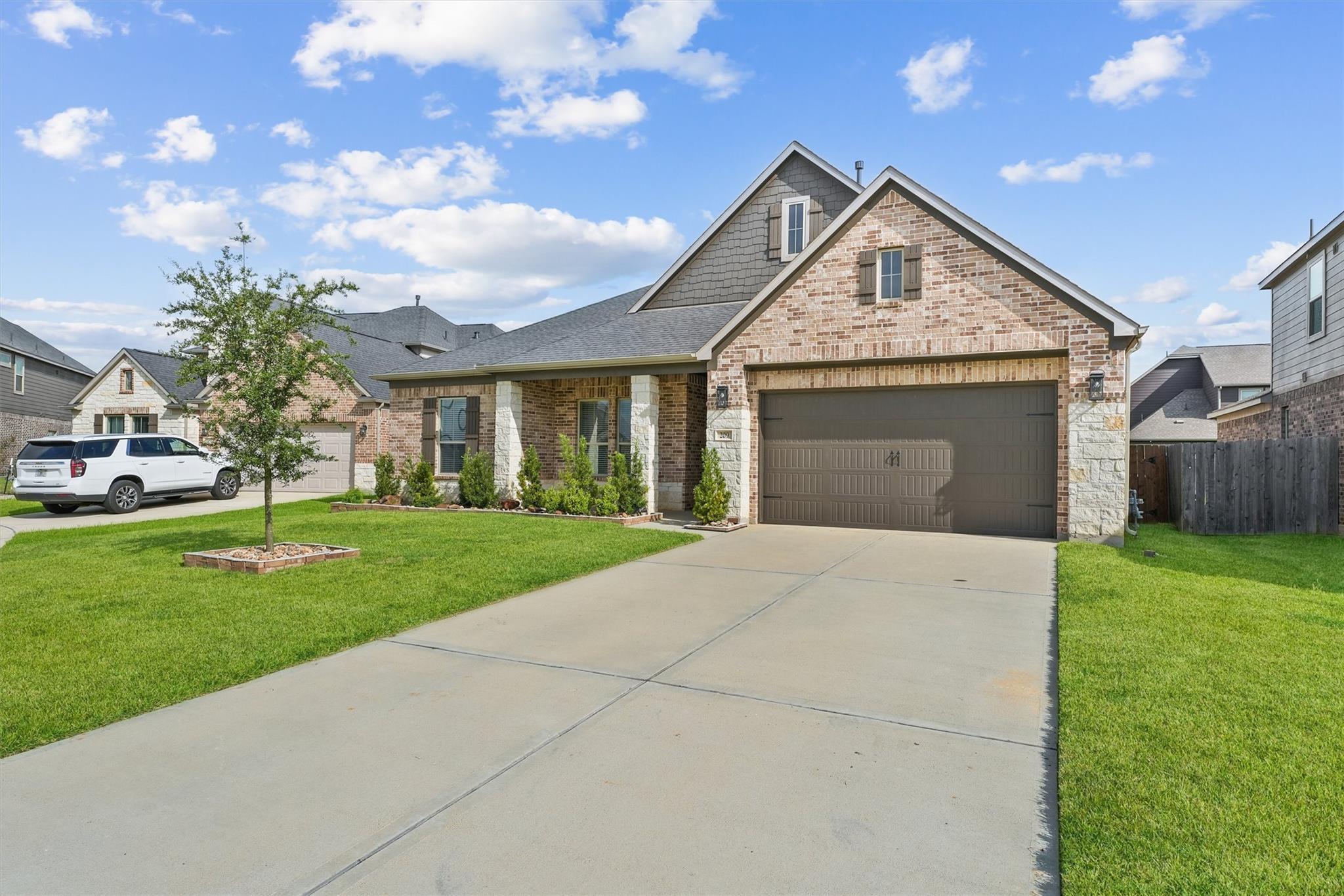 209 Bright Bluff Cir