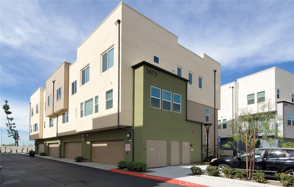 1673 W. Lincoln Avenue 102